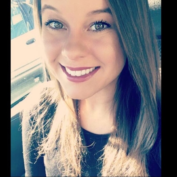 Meet your Posher, Jessica - Picture 1 of 1